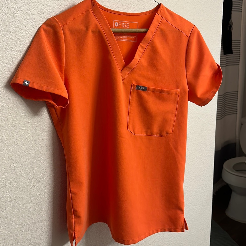 Figs scrub top- sunset orange